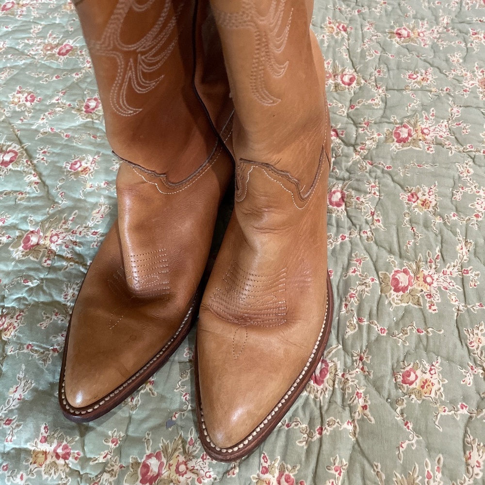 Frye tan stitched boots 8 b